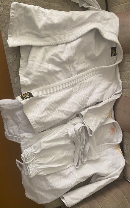 Продам кимано адидас и мизуна