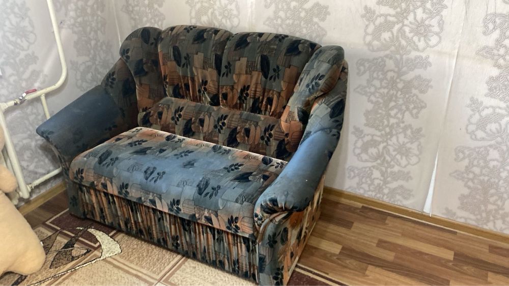 Отдам диван, кресло, малый диван