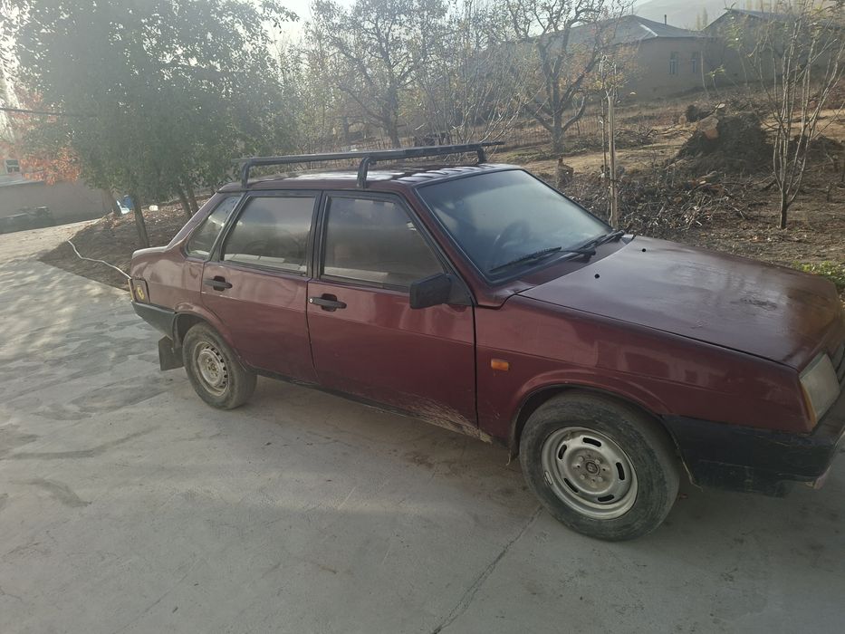 Mashina sotiladi. 21099