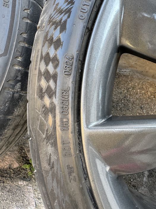 Продам диски и резину от Теслы