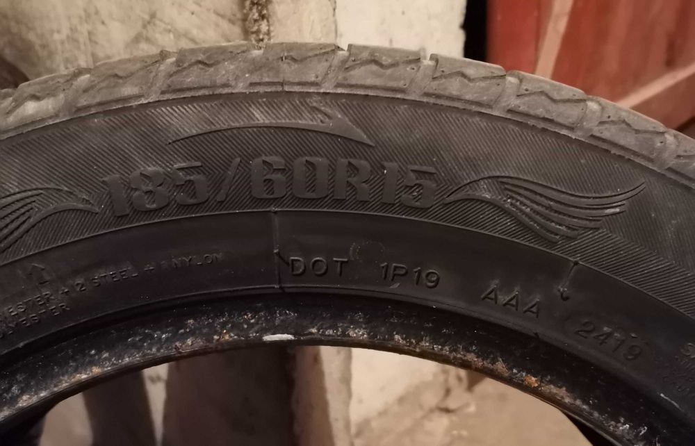 Продавам 2 броя зимни гуми 185.60.15 на 1 сезон дот 2019