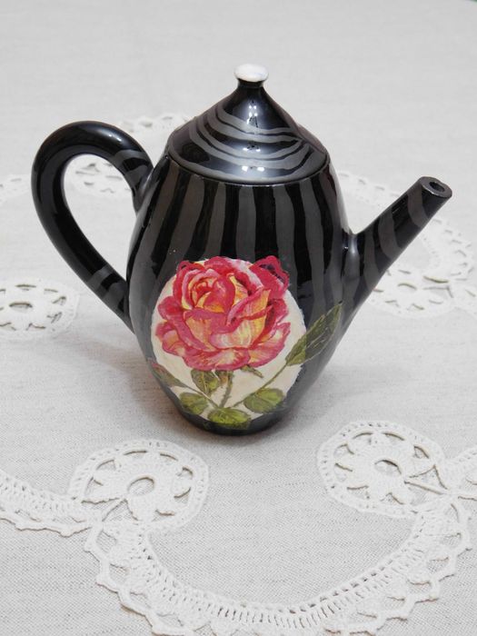 Ръчно рисуван керамичен комплект за кафе.