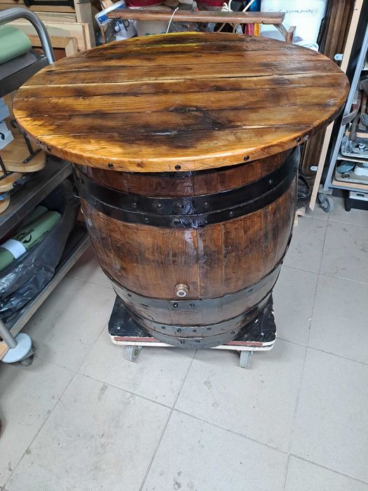 Продавам бъчва маса