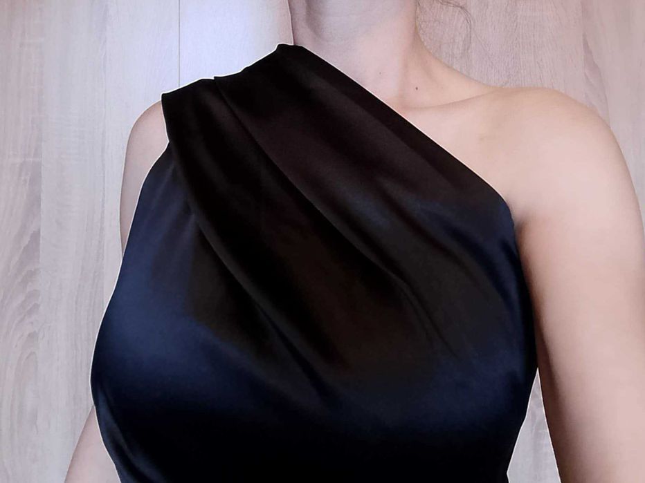 Елегантна черна рокля