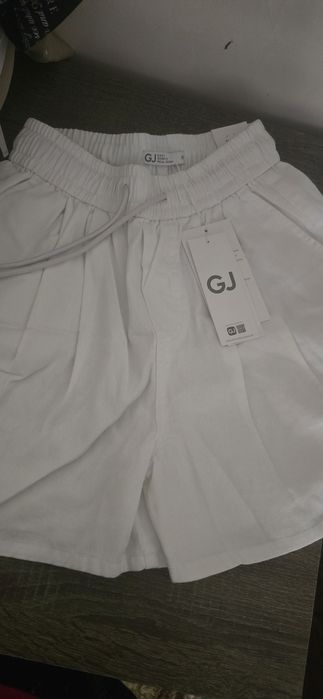 Продам джинсовые шорты GJ