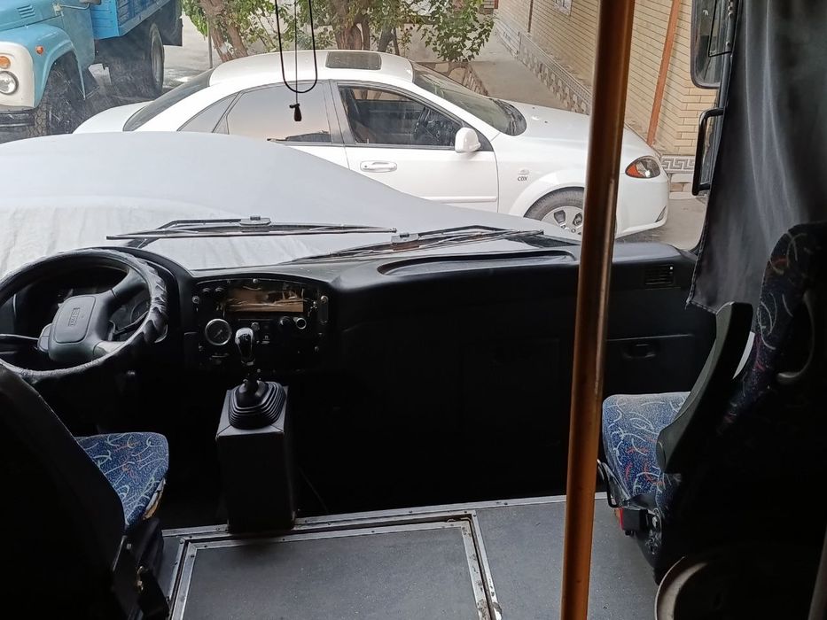 Isuzu avtobus sotiladi
