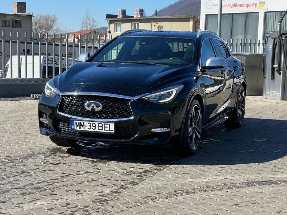 Infiniti Q30