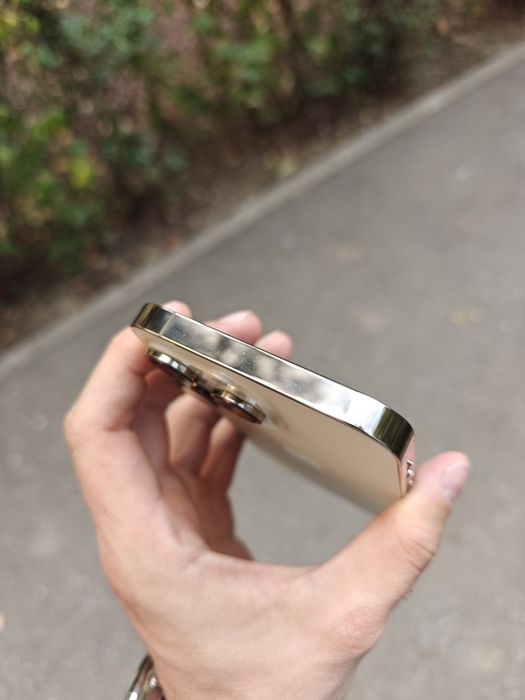 V/S iPhone 14 Pro Max - ca NOU