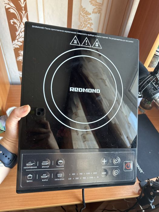 Индукционная плита от Redmond