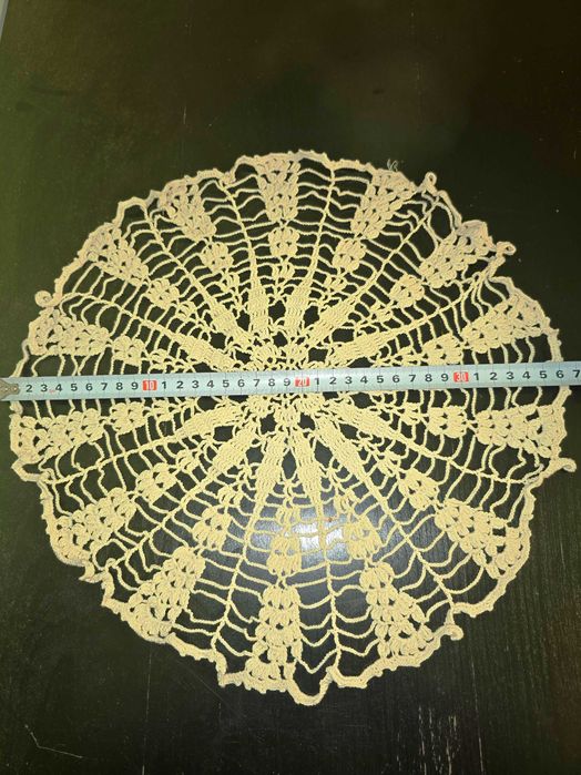 Продавам ръчно плетена салфетка