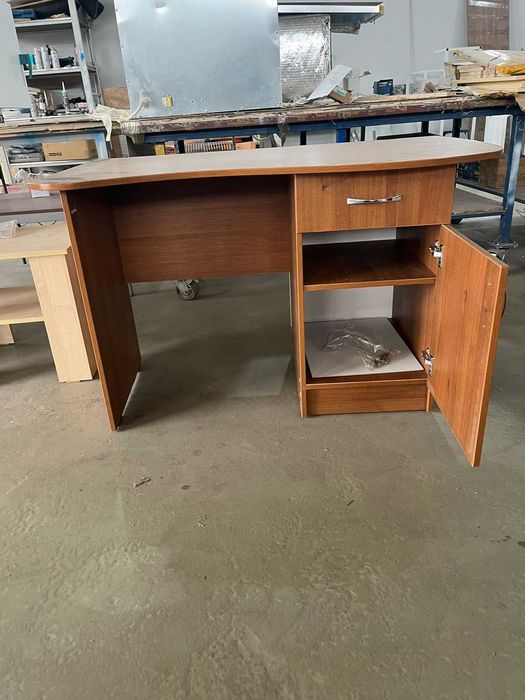 Стол офисный однотумбовый