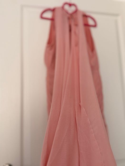 Rochie elegantă lungă, mărimea L, într-o nuanță superbă de roz.