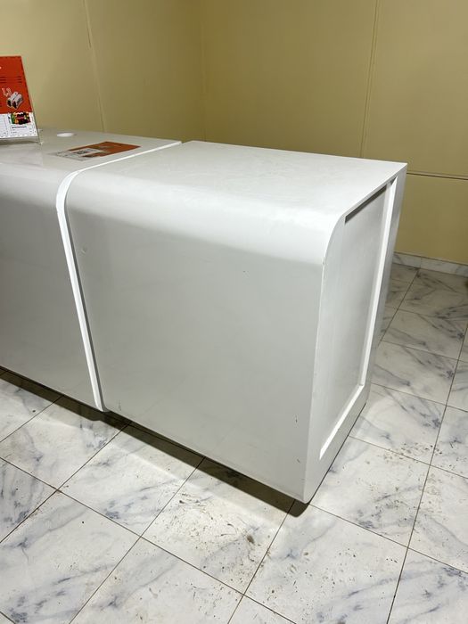 Стол для зоны ресепшен