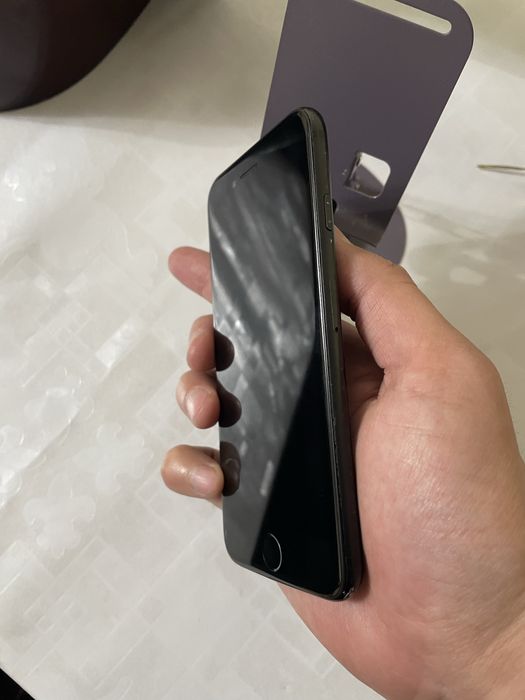 Айфон SE в отличном состоянии