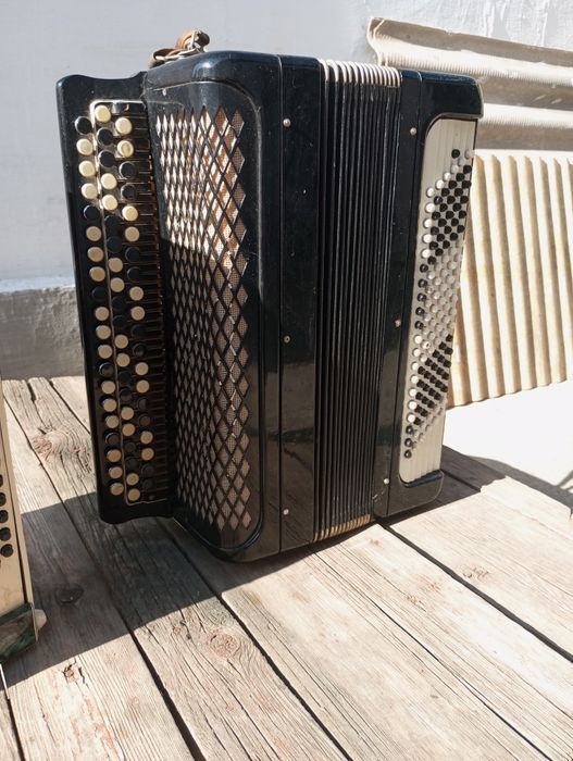 Продам аккордеон и баян