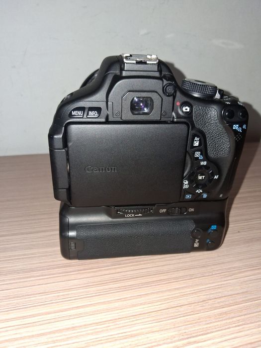 Aparat de fotografiat CANON EOS 600D