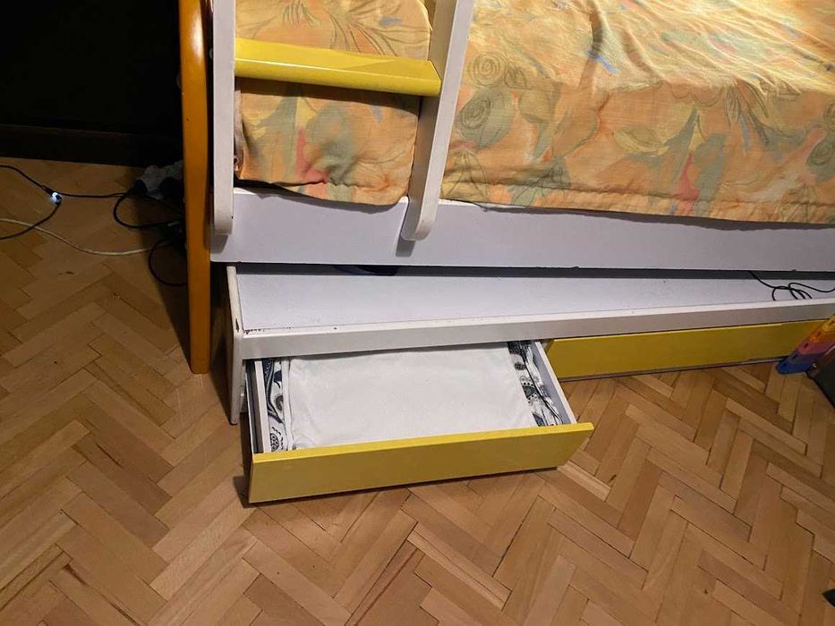 Двуетажно/триет. италианско  легло, подарък 2 матрака - намалено