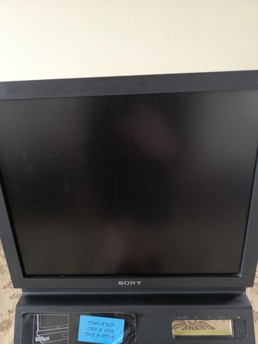 Монитор SONY DVI 15 инча