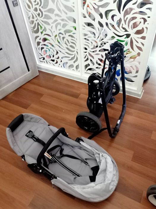 Продам детскую коляску и велосипед