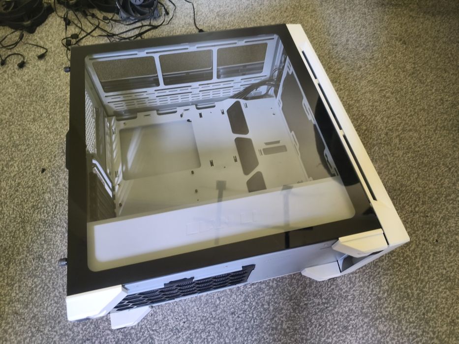 Lianli lancool one carcasa gaming pc