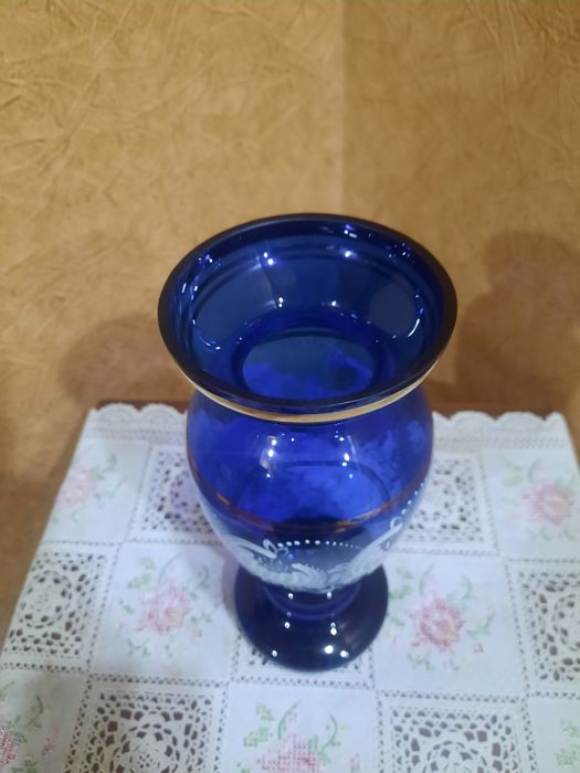 Ваза для цветов, "Богемия" Чехословакия, кобальтовое стекло, ручная ро