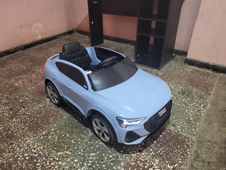 Masinuta Electrica Audi E-tron 12v, 12Ah, 2 motoare
