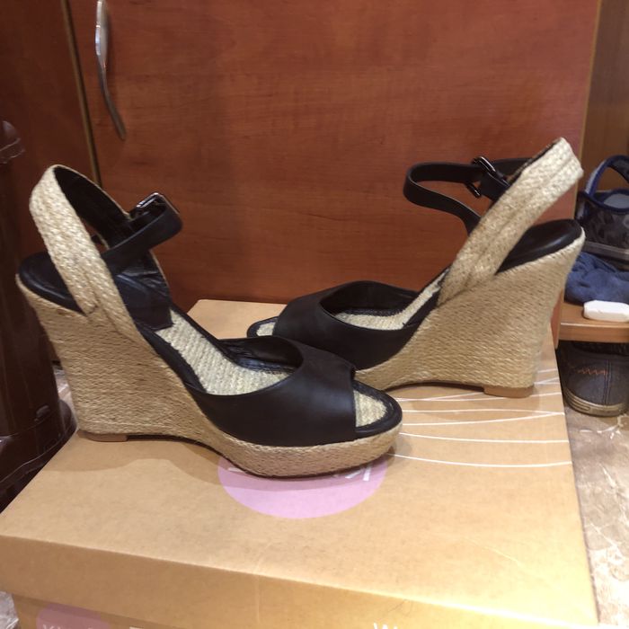 Продам босоножки Basconi