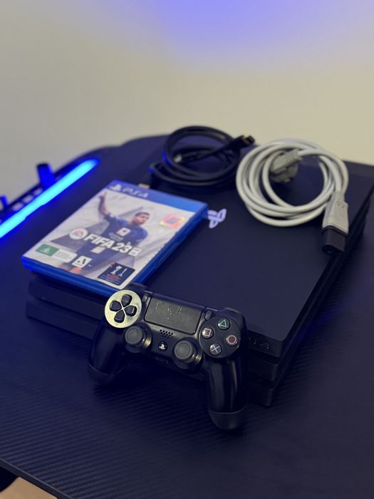 Play Station 4 Pro in stare perfecta plus fifa 23