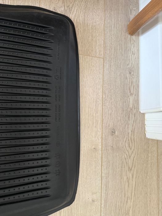 Полики комплект RAV 4 (резиновые)