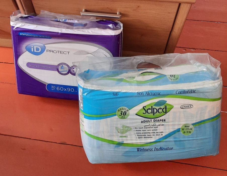 памперсы  3 ка и 2 ка.