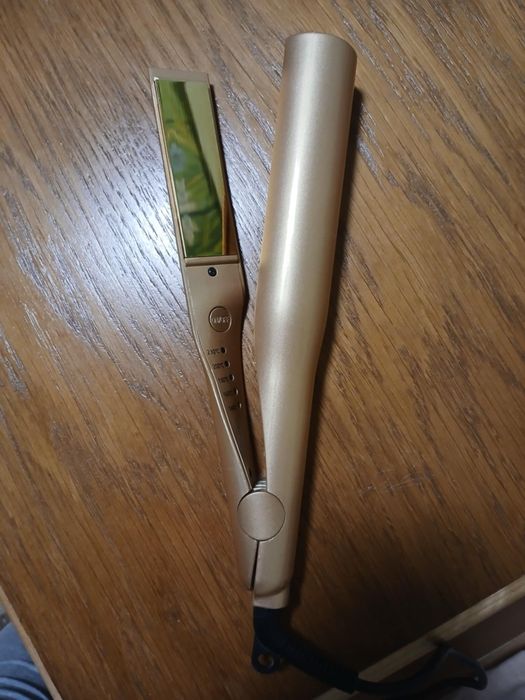 Електрически преси за коса всяка за по 10 евро