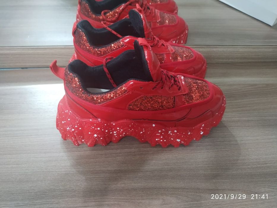 Продам кроссовки ..