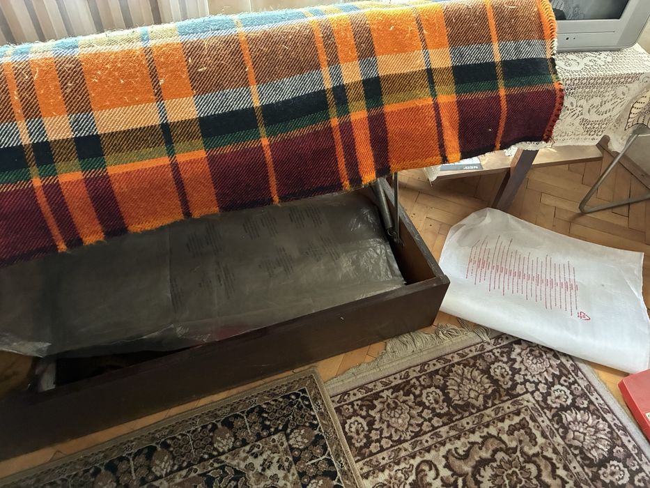 Легло с повдигащ механизъм