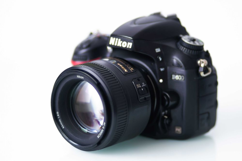 Vand sau schimb un obiectiv NIKON 85 mm f1.8 stare perfecta