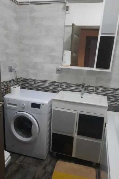 Дава се под наем Тристаен апартамент в Пловдив, Кършияка - 86 кв.м за 321.3 € - Снимка #2