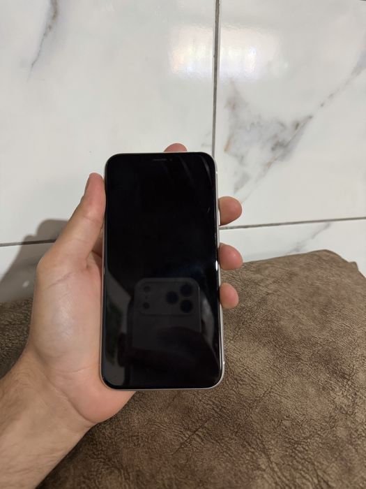 Vand IPhone XR 64 GB alb 94% bateria