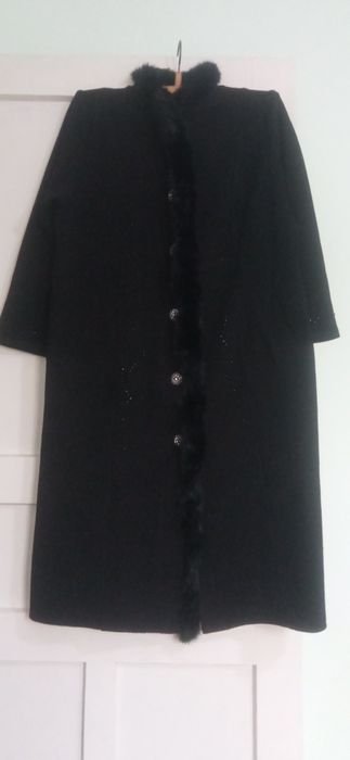 Пальто демисезонные.