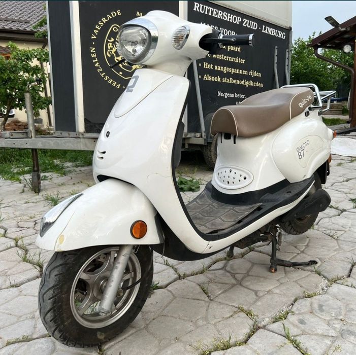 Vand retro scutere fara permis