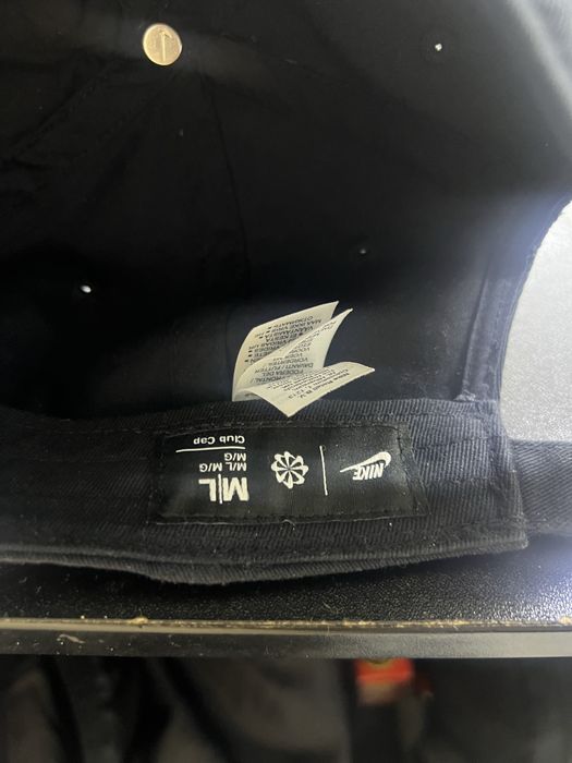 Продам бейсболку Nike