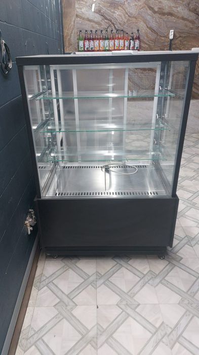 Витринные холодильник