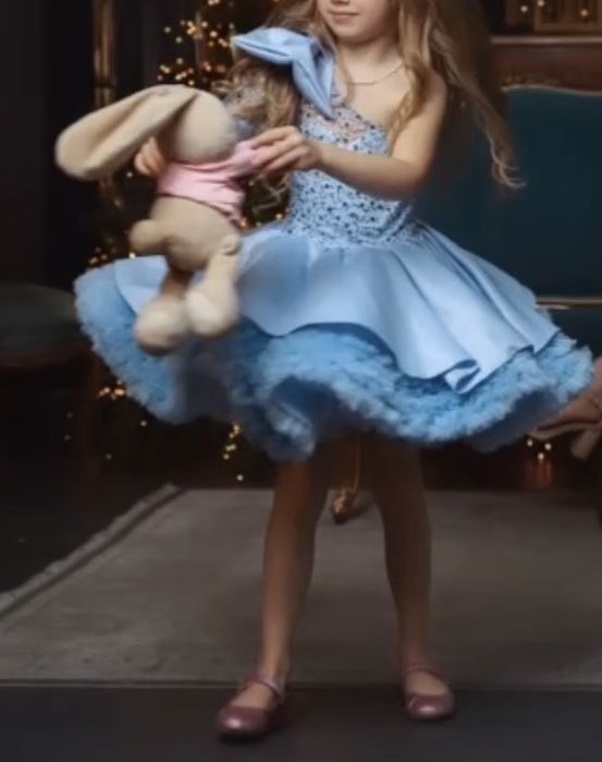 Нерядное платье для девочки 116-122 рост