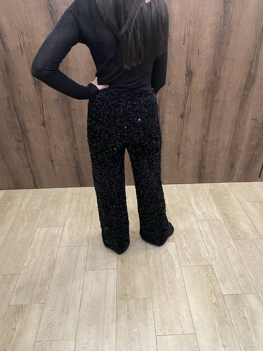 Штаны черные в пайетки