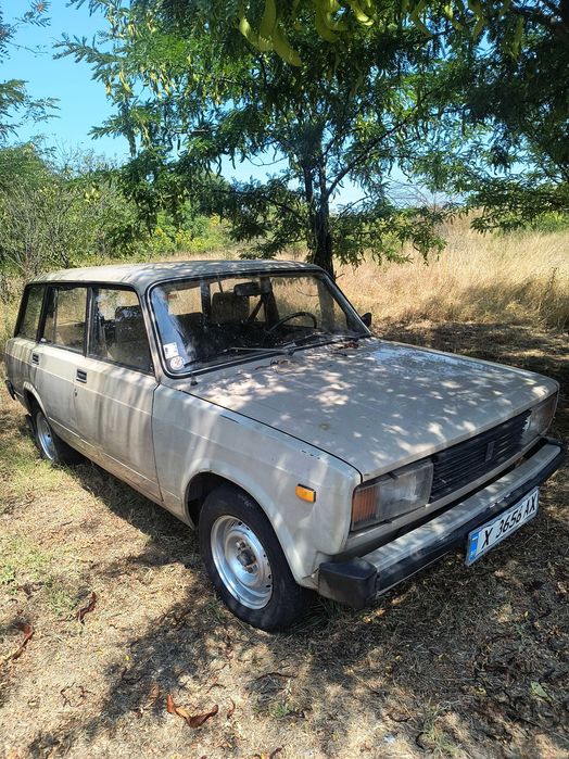 Автомобил Лада 2104