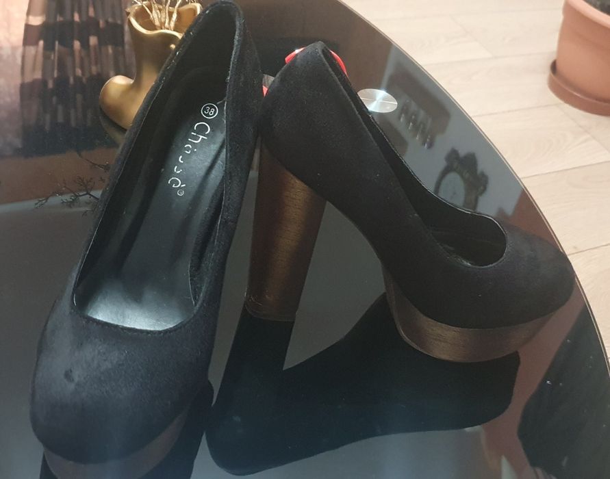 Pantofi eleganti se vad defectele in poze