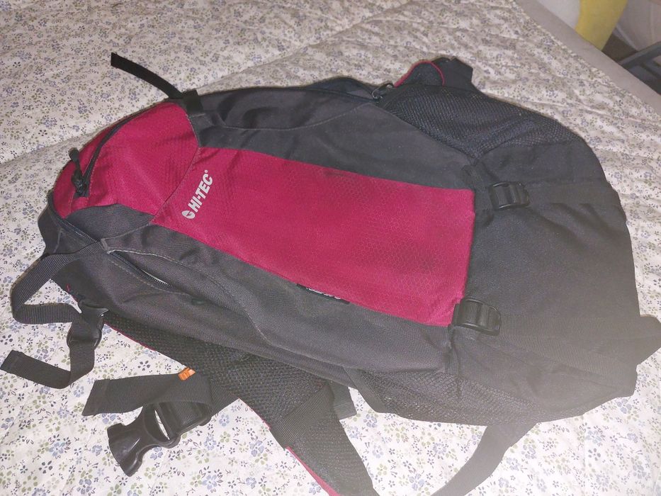 Туристическа раница HI-TEC 
Идеално състояние, внос от Германия, както