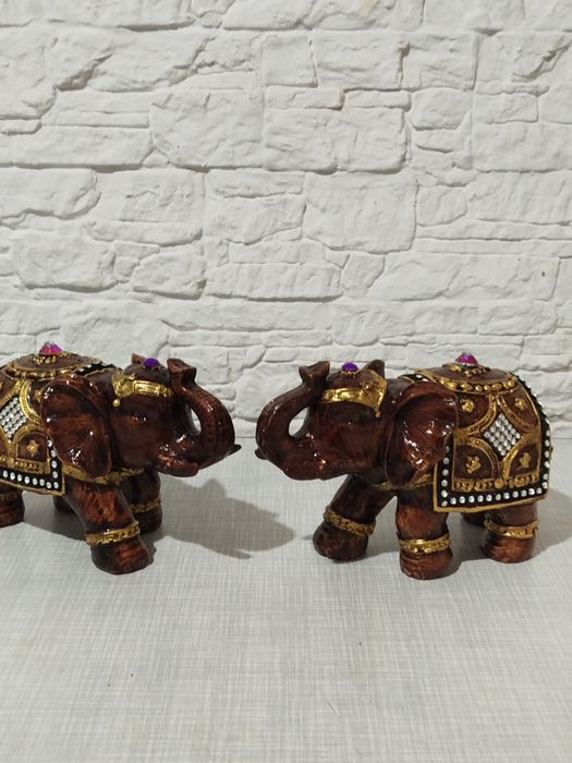 Слоник изготовлен из гипса