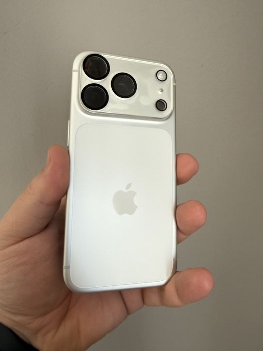 iPhone 17 Pro Silver 256GB Neverlocked!