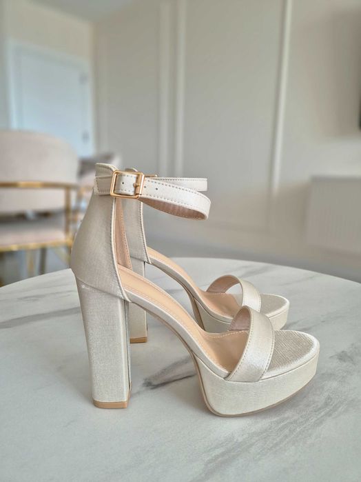 Нови обувки на ток