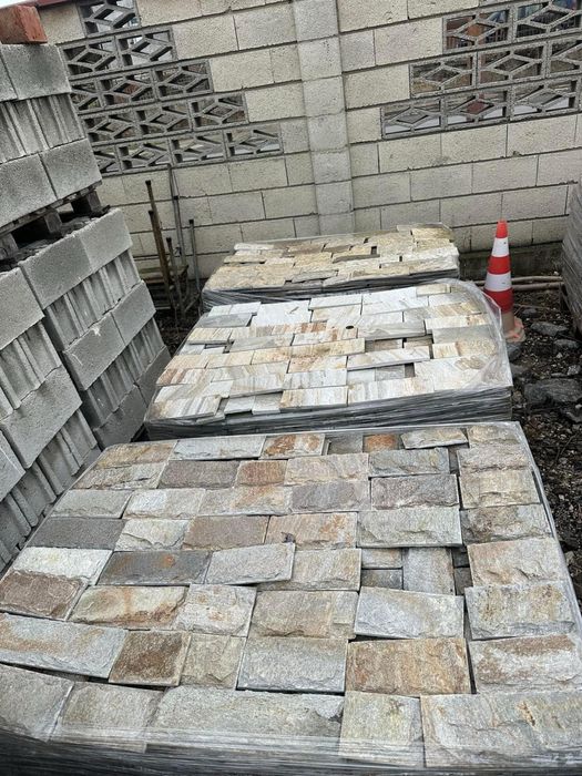 Естествен облицован камък