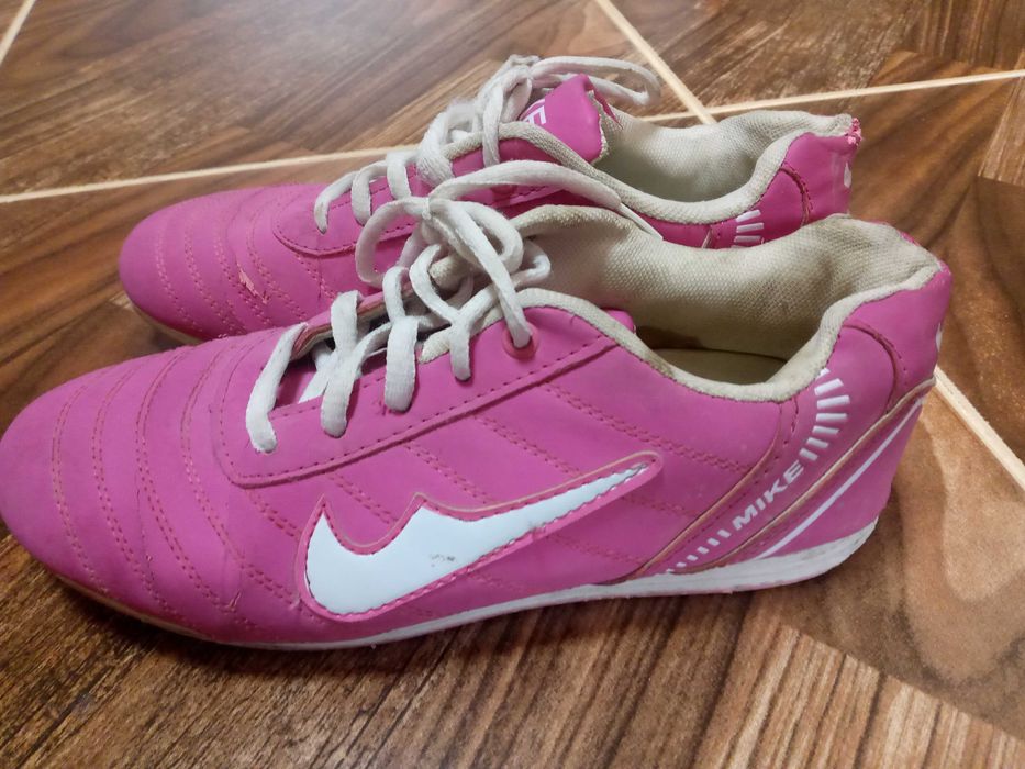 Спортивный костюм Б/У размер L и кроссовки 38р за все 50 тыс